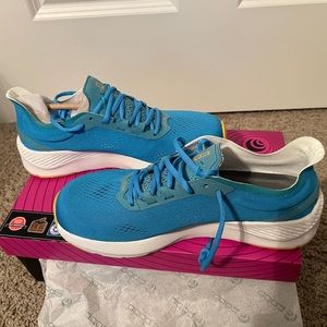 Topos Cyclone size 9